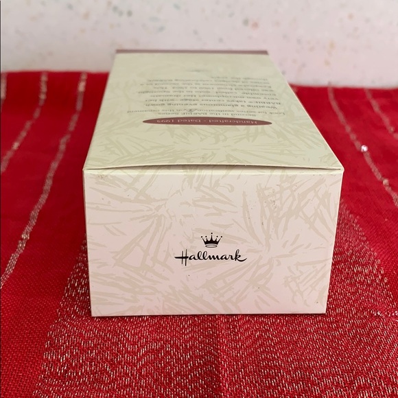 1995 Hallmark Barbie Collector’s Series Ornament - Picture 5 of 16